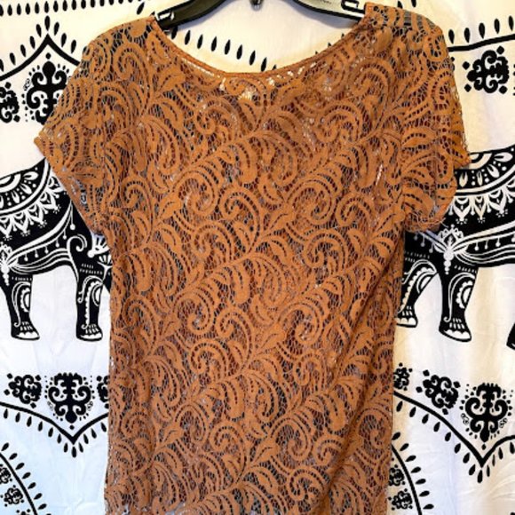 Women's Lace Floral Loft Blouse - Picture 2 of 3